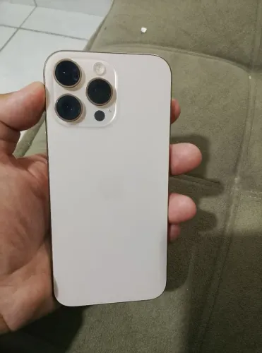 Vendo 16 pro Max 256gb tela trocada mais funciona tudo 88% de bateria 