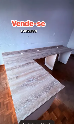 Mesa em L madeira 