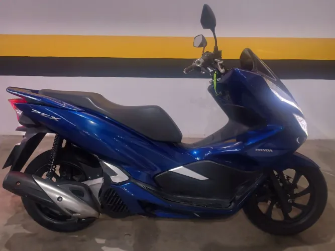 PCX 150 2021 apenas 28 mil km excelente preço 22X cartão trocao carro ou moto