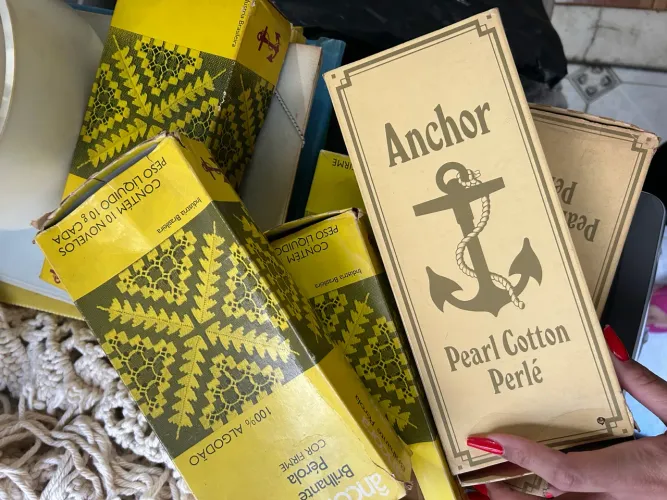 Lote de Linhas Anchor Pérola Antigas - Novelos Originais em Caixa