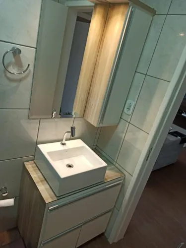 Conjunto armário para banheiro