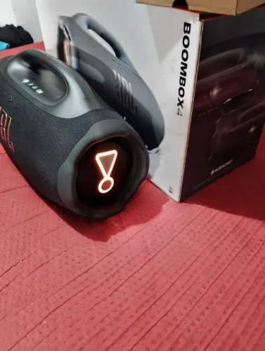 Caixa de som JBL BOOMBOX4 bem novinha apenas 2 mês de uso
