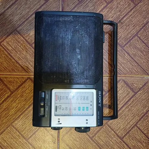 Rádio Sony antiga