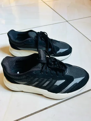 Tênis Adidas 37