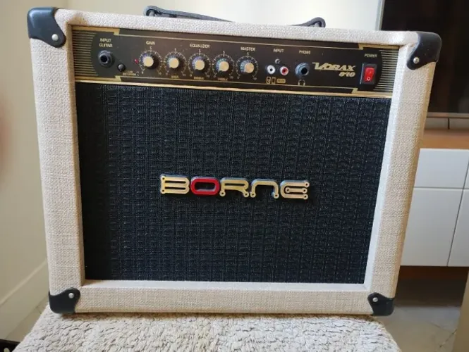 Caixa Amplificada BORN Vorax 840 p/ guitarra em Salvador/BA