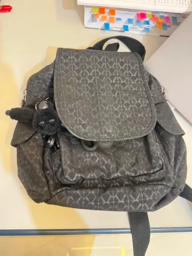 Mochila kipling cor preta.