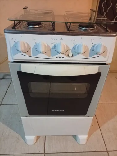 Fogão elétrico Limpo e conservado 