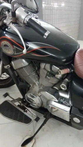 Honda Shadow 750 - pra desocupar garagem.