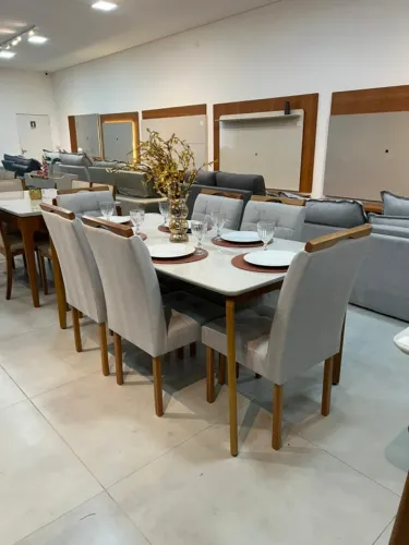 Mesa de Jantar 1,60m Laqueada e 6 Cadeiras 3.290,00 
