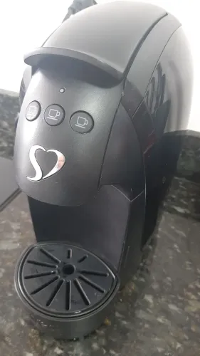 Cafeteira Expresso Três Corações Luna Preta com caixa