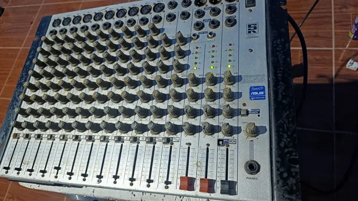 Mesa de som Staner 14