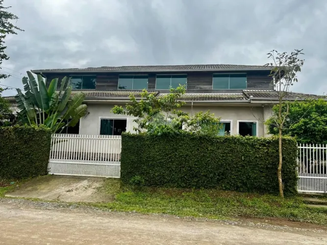 Casa com 4 quartos à Venda, Paranaguamirim - Joinville