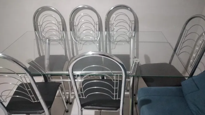 Vendo essa mesa com 6 lugares 