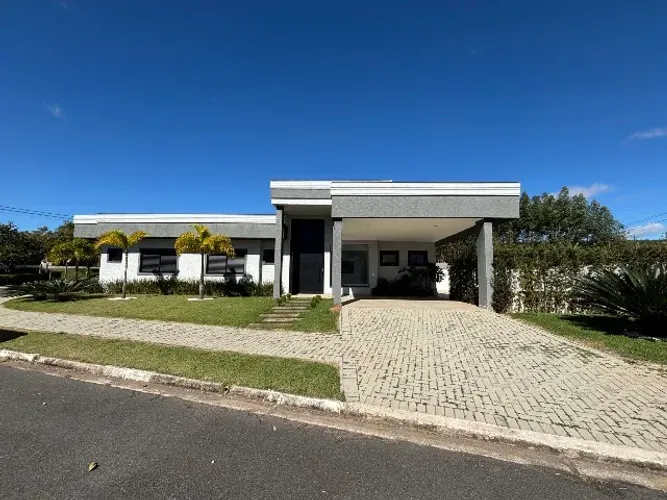 Casa Térrea com Piscina - Condomínio Fechado Atibaia