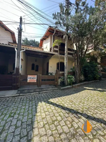 Casa com 2 quartos, vaga de garagem, Piscina - Centro Maricá