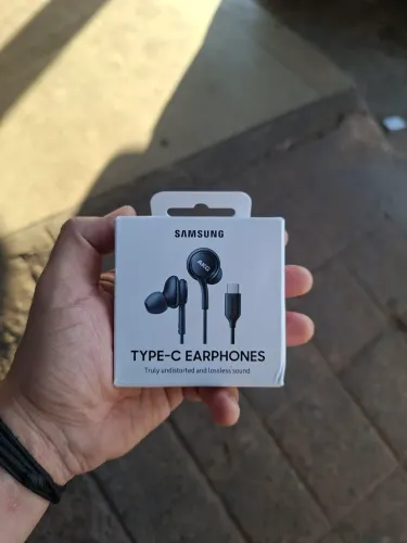 Fone AKG Tipo C novo em Samambaia (Aceito cartão)
