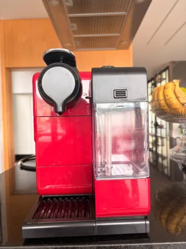 Cafeteira Nespresso Latissima - ótimo estado