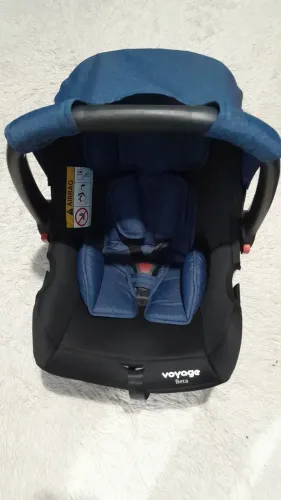 Bebê conforto com base para carro