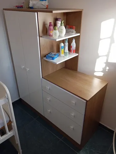 Roupeiro com cômoda infantil 