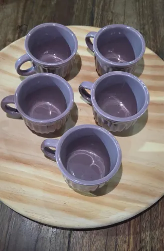 Vendo kit 5 xícaras de café de cerâmica lilás nunca usadas