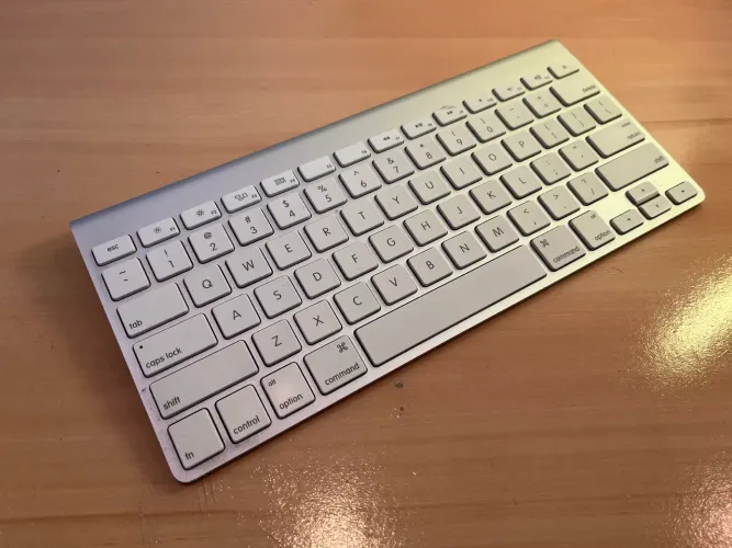 Magic Keyboard Apple - A1314 - Usado