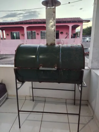 Vendo churrasqueira de tambor com grelha inox