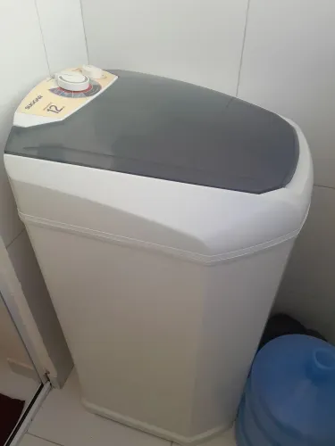 Vendo Tanquinho e gela água. OBS: O TAQUINHO FALTA SO A MANGUEIRA QUE SOLTA A AGUA 