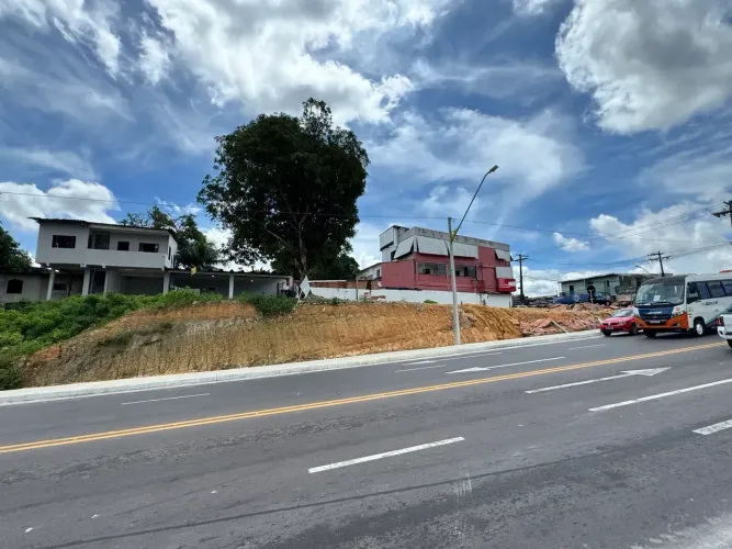 TERRENO DE ESQUINA EM AVENIDA MOVIMENTADA - EXCELENTE PARA INVESTIMENTO COMERCIAL