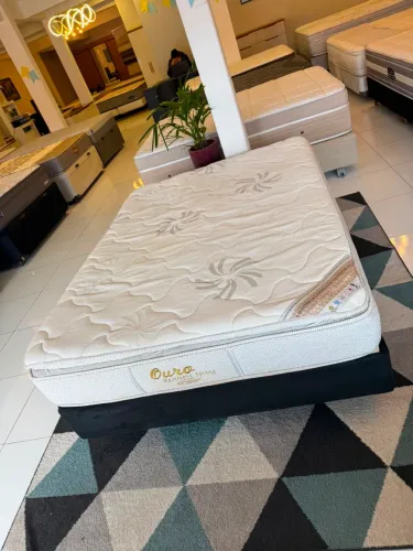 Colchão de Casal ORTOBOM USADO + base box. Entrego!