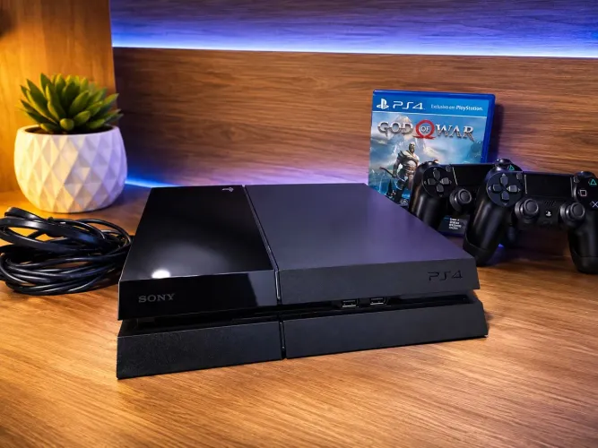 PlayStation 4 500GB + 2 Controles + God of War