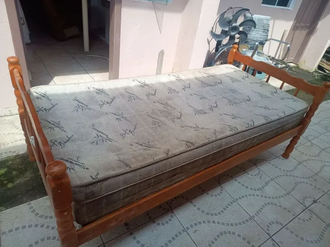 CAMA SOLTEIRO COM COLCHÃO DE MOLAS
