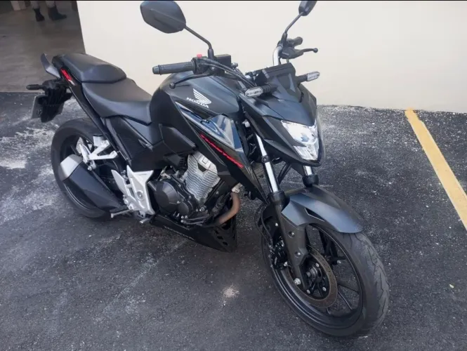 Cb 300f