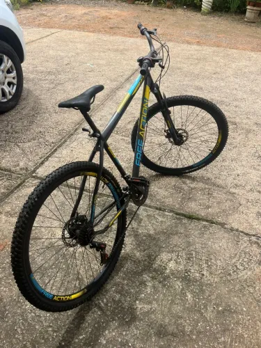 Bicicleta R$ 700