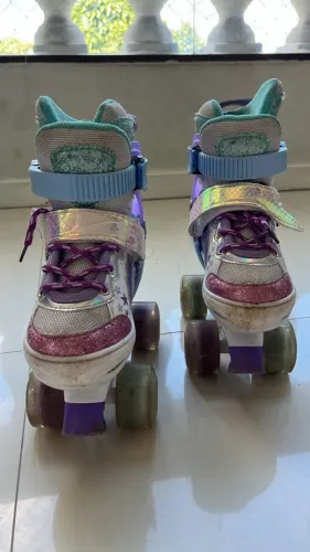 Patins 4 Rodas ARCO ÍRIS Com Luz De Led E Glitter Top