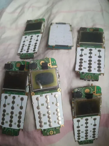 Lotinho de sucatas de placas e display de celular antigo