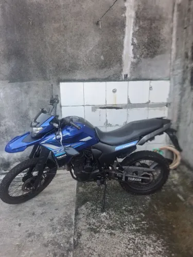 Moto Yamaha XTZ 250 Lander Azul (Avariada)