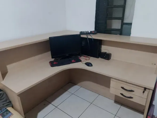 mesa de escritorio em L 55cmX64cm