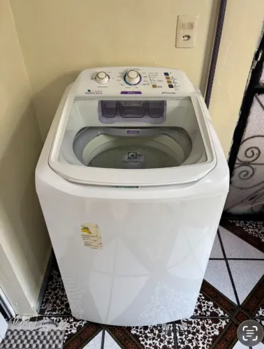 Máquina de lava Electrolux 10, 5kg ( entrego)
