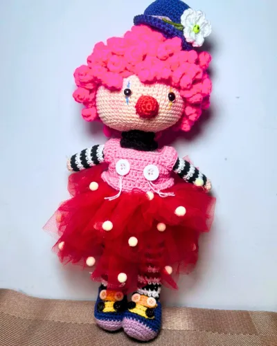 Boneca Palhaçinha Amigurumi - Boneca de Crochê