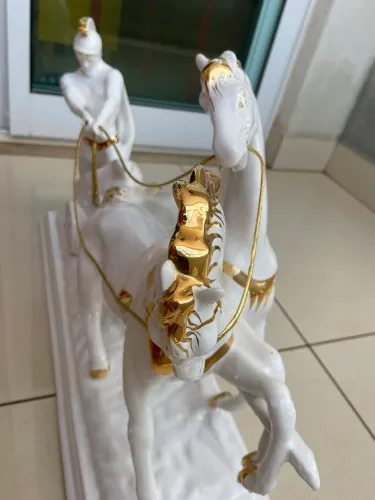Biga Romana em louça antiga