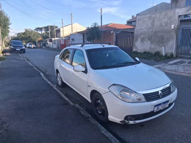 Renault Symbol Privilège Hi-flex 1.6 16V 4P 2013