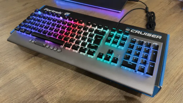 Teclado FORTREK mecânico RGB
