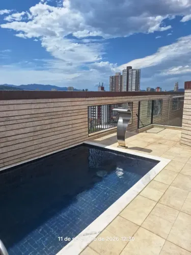 Alugo linda cobertura 4 dormitórios/ piscina em Santos!!em