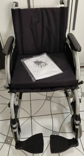 Cadeira de Rodas NOVA nunca usada