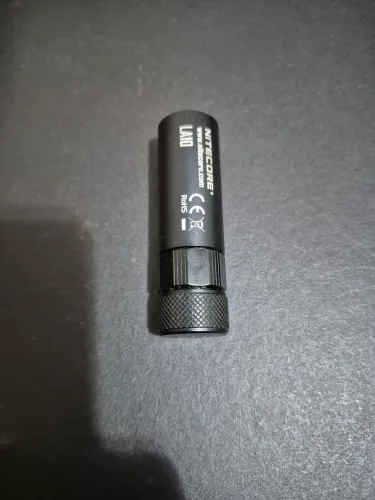 Lanterna ultra compacta Neticore la10.Possui um difusor de 360°,tb tem uma tampa mag.