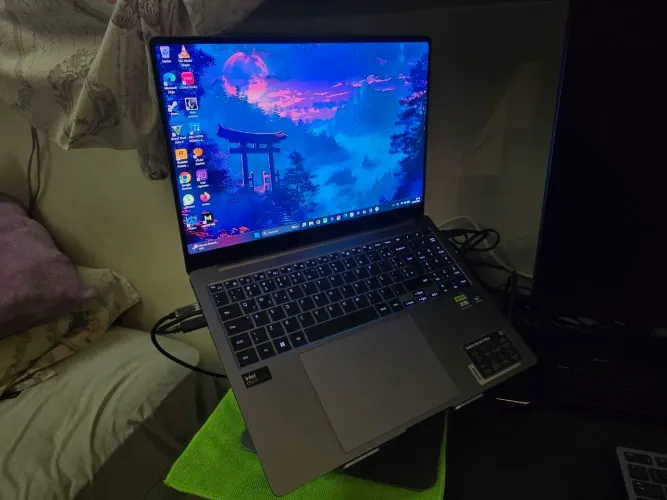 Samsung Galaxy book 4 Ultra 9 4070