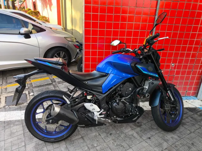 Vendo MT 03 com 13 mil km todo original 