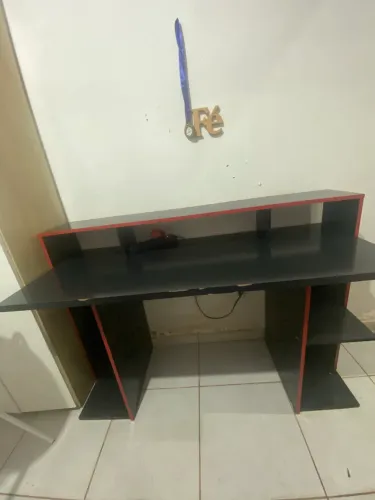 Mesa de Escritório em MDF - Seminova | R$ 300,00