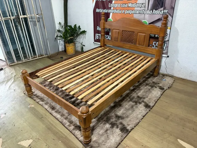 Cama casal madeira maciça bem conservada ((ENTREGO GRATIS))