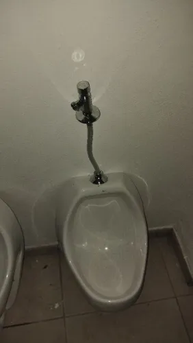 Mictório em ótimo estado, nenhum quebrado.